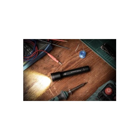 Ledlenser P7R Core, Ročna polnilna svetilka, Črna